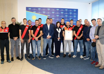 Predsjednica Vlade HNŽ sa SRK Zrinjski Mostar nakon njihova povratka u Premier Ligu BiH