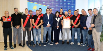 Predsjednica Vlade HNŽ sa SRK Zrinjski Mostar nakon njihova povratka u Premier Ligu BiH