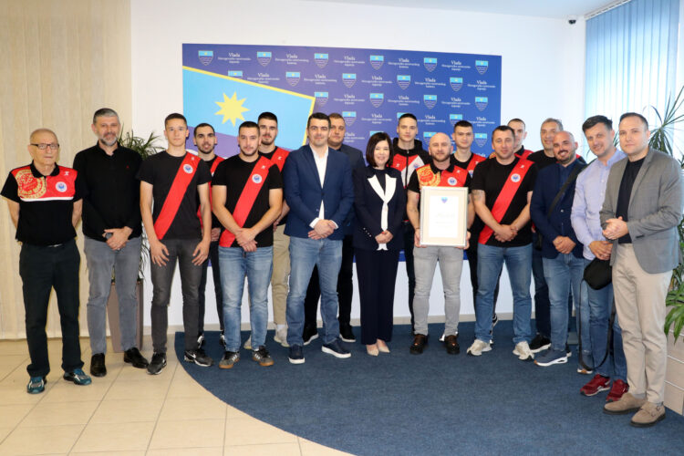 Predsjednica Vlade HNŽ sa SRK Zrinjski Mostar nakon njihova povratka u Premier Ligu BiH