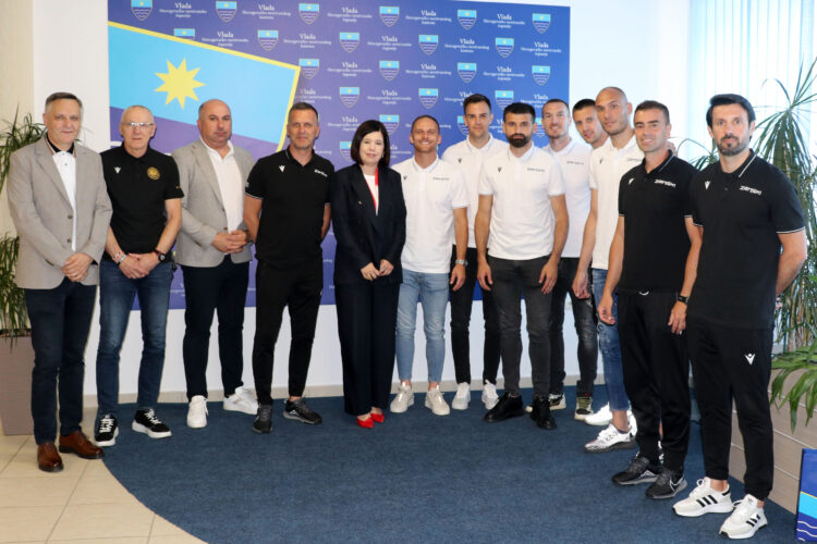 Zrinjskom povelja predsjednice Vlade HNŽ-a za osvajanje naslova prvaka BiH i vrhunsku promidžbu Mostara i županije