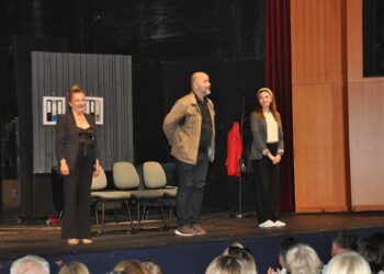 Mostarsko proljeće 2025: Unatoč “zabrani”, Teatra Gavran sa Zabranjenim smijanjem izazvao salve smijeha