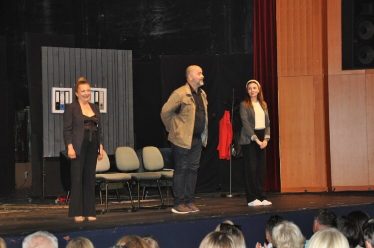 Mostarsko proljeće 2025: Unatoč “zabrani”, Teatra Gavran sa Zabranjenim smijanjem izazvao salve smijeha