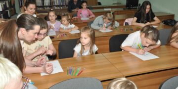 Mališani iz Mostara inspirirani Baby Lasagnom i mačkom Stipom na nezaboravnom druženju s Yellow Yurijem