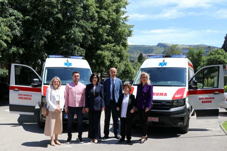 Vlada HNŽ-a donirala suvremena vozila hitne pomoći domovima zdravlja u Ravnomu i Jablanici