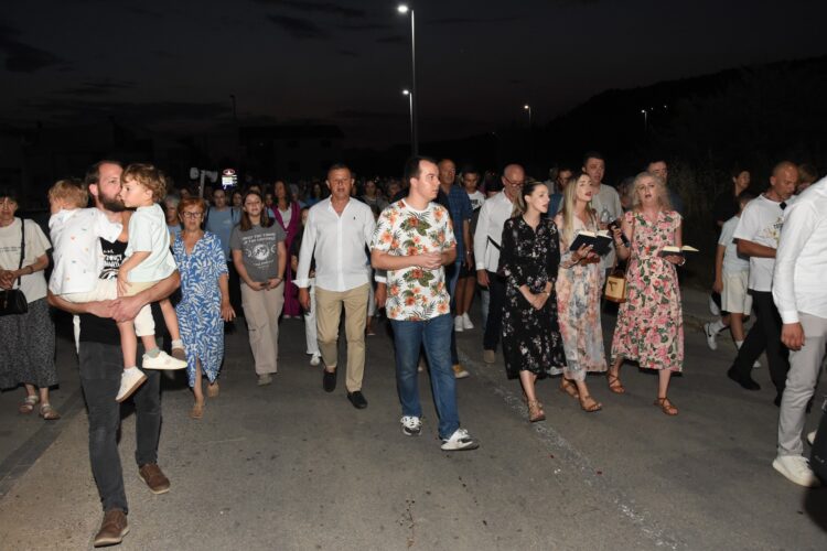 (FOTO) ŽUPA KRISTA KRALJA ČITLUK: Svečanom procesijom proslavljen blagdan Tijelova