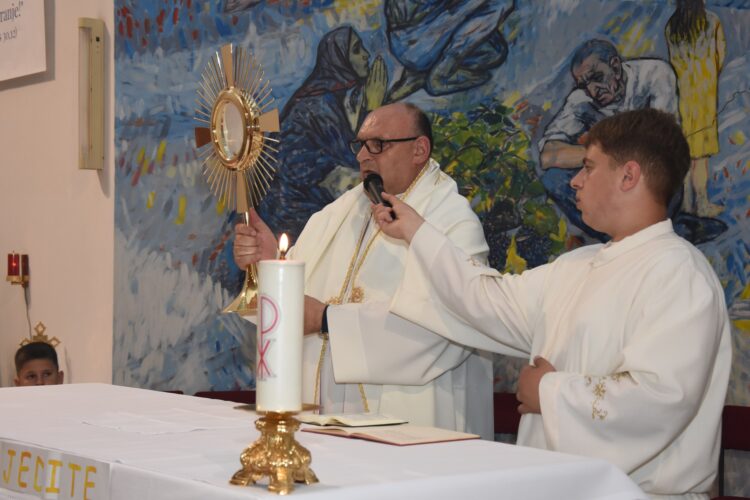 (FOTO) ŽUPA KRISTA KRALJA ČITLUK: Svečanom procesijom proslavljen blagdan Tijelova