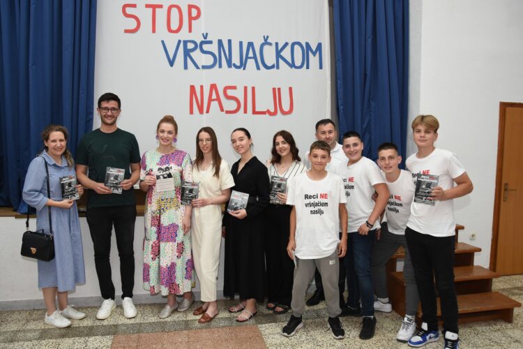 Javna tribina „Reci NE vršnjačkom nasilju“ održana u Čerinu