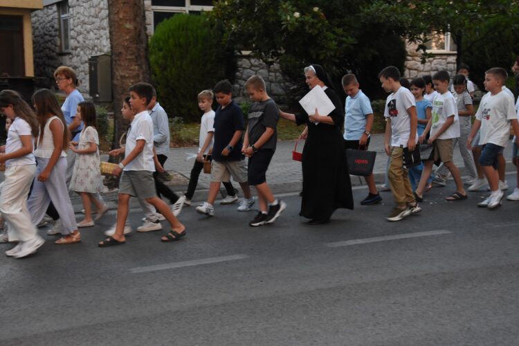 (FOTO) ŽUPA KRISTA KRALJA ČITLUK: Svečanom procesijom proslavljen blagdan Tijelova