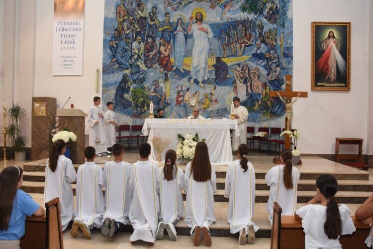 (FOTO) ŽUPA KRISTA KRALJA ČITLUK: Svečanom procesijom proslavljen blagdan Tijelova