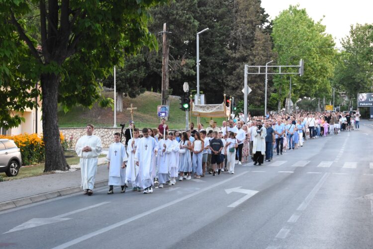 (FOTO) ŽUPA KRISTA KRALJA ČITLUK: Svečanom procesijom proslavljen blagdan Tijelova