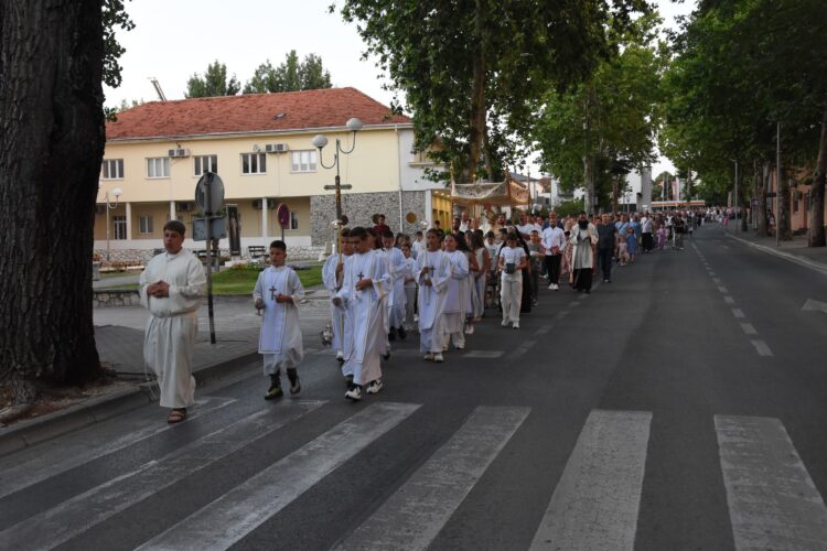 (FOTO) ŽUPA KRISTA KRALJA ČITLUK: Svečanom procesijom proslavljen blagdan Tijelova