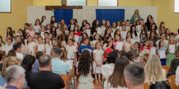 FOTO: Na Vionici održana 11. izložba radova polaznika “Tečaja slikanja i crtanja” pod vodstvom akademskog slikara Vilima Parića