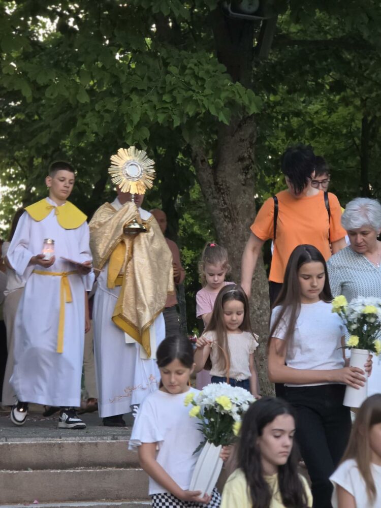 Župa Čerin svečano proslavila svetkovinu Tijelova