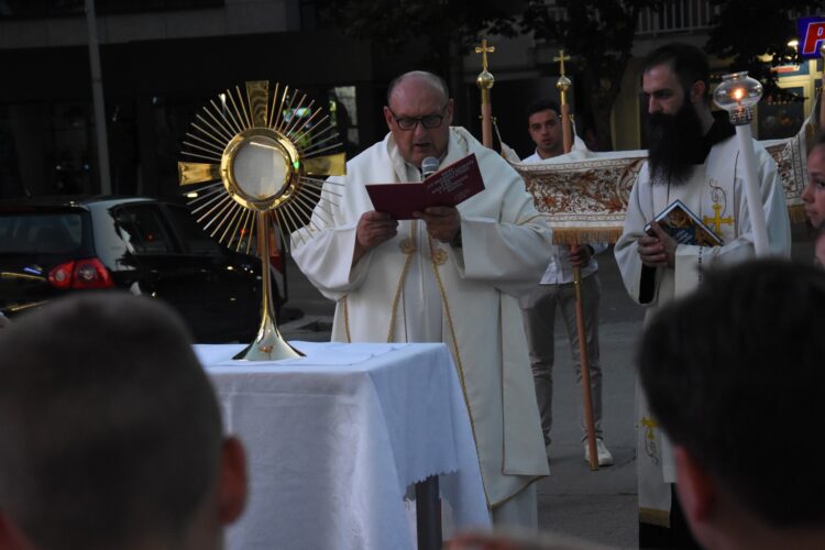 (FOTO) ŽUPA KRISTA KRALJA ČITLUK: Svečanom procesijom proslavljen blagdan Tijelova