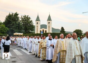 Tijelovo u Međugorju – Fra Zvonimir Pavičić: Dok je Gospodin s nama, nemamo se čega bojati!