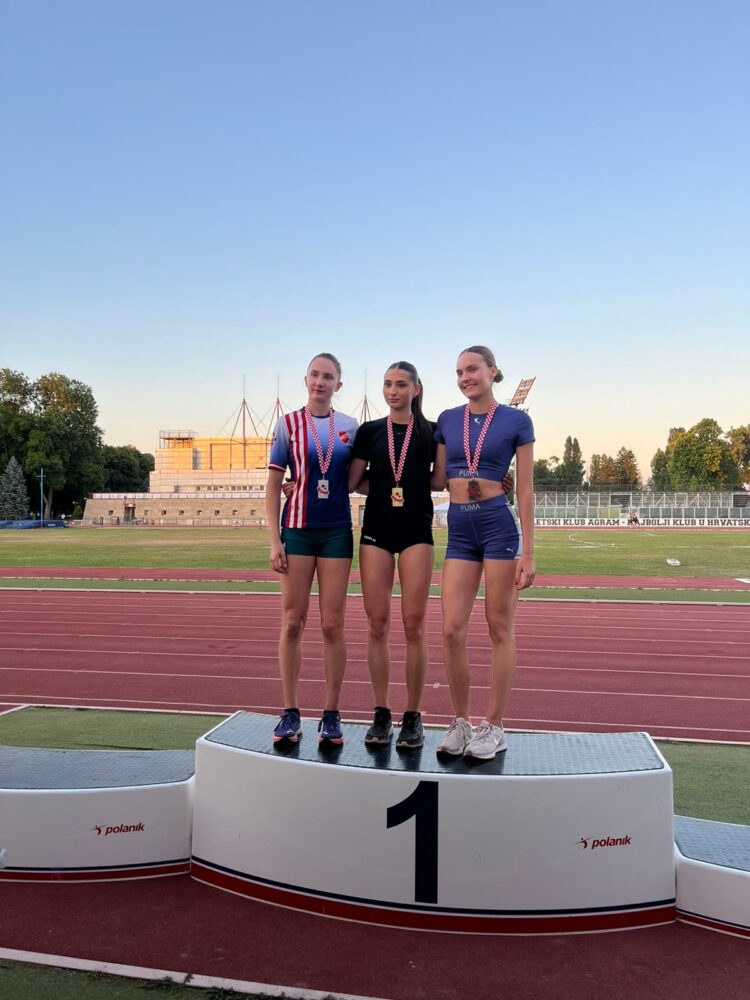 Dvostruki uspjeh AK Brotnjo: Anna Ćurković zlatna u dalju, Darija Martinović srebrna u troskoku