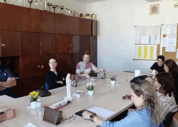 U Osnovnoj školi Čerin održan okrugli stol u sklopu projekta „Reci NE vršnjačkom nasilju“