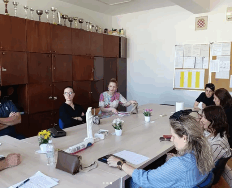 U Osnovnoj školi Čerin održan okrugli stol u sklopu projekta „Reci NE vršnjačkom nasilju“