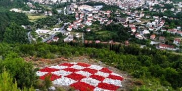 Priopćenje: “Srce Širokog ponovno kuca crveno-bijelo: Grb na Ciganskom brdu u novom sjaju”