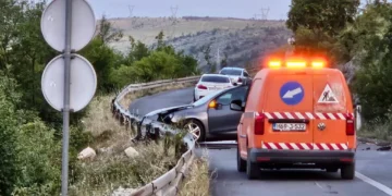 Jedna osoba ozlijeđena u prometnoj nezgodi na cesti Mostar – Čitluk: Promet potpuno obustavljen