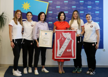 Košarkašice Zrinjskog kod predsjednice Vlade HNŽ-a nakon osvajanja dvostruke krune