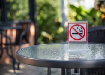 Inspektori već danas u kafićima – kazne za pušenje i pepeljare do 15.000 KM