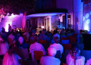 Večer posvećena Oliveru Dragojeviću dirnula publiku u Mostaru