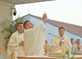 Don Pavao Prusina u župi sv.Ante Padovanskog na Humcu proslavio mladu misu