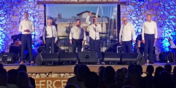 Tomislav Bralić i Klapa Intrade održali sjajan koncert u Međugorju: Hercegovačka publika u rasprodanom amfiteatru pokazala koliko ih voli!