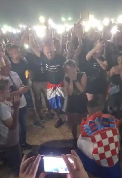 VIDEO: Mladić zaprosio djevojku na Thompsonovu koncertu