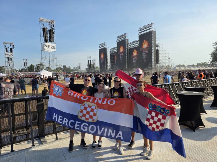 FOTO: Brotnjaci na koncertu Marka Perkovića Thompsona