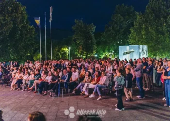 Mostar koncertom ispred Kosače odao počast jednom od najvećih glazbenika regije – Oliveru Dragojeviću.