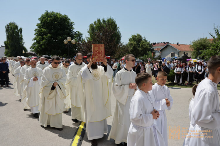 Tomislavgrad bio domaćin povijesnog euharistijskog slavlja u zajedništvu s hrvatskim biskupima