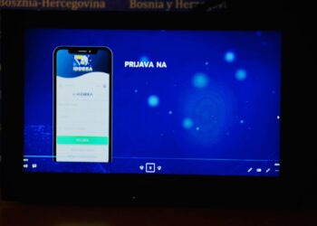 Agencija za identifikacijske dokumente, evidenciju i razmjenu podataka BiH (IDDEEA) prezentirala je mobilnu i desktop aplikaciju e-IDDEEA
