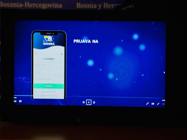 Agencija za identifikacijske dokumente, evidenciju i razmjenu podataka BiH (IDDEEA) prezentirala je mobilnu i desktop aplikaciju e-IDDEEA
