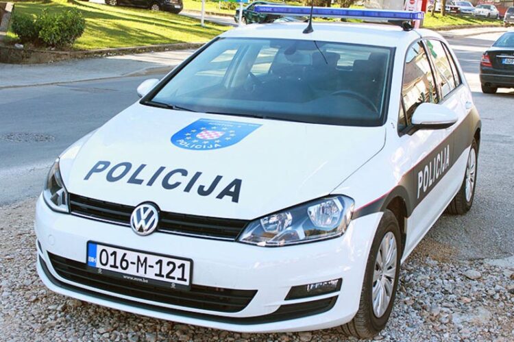 Ljubuški: Petogodišnji dječak upucao svoju sestru