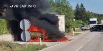 Na cesti Široki Brijeg – Mostar zapalio se kamion brze pošte