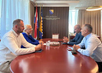 Predsjednica Federacije Bosne i Hercegovine Lidija Bradara s predstavnicima VTK BiH i autoprijevoznika o aktualnoj problematici