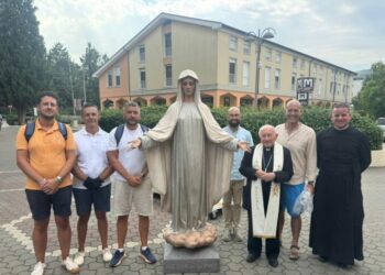 Vjernici iz Španjolske izradili kip Kraljice Mira, blagoslovili ga u Međugorju i vratili u svoju domovinu