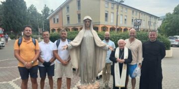 Vjernici iz Španjolske izradili kip Kraljice Mira, blagoslovili ga u Međugorju i vratili u svoju domovinu