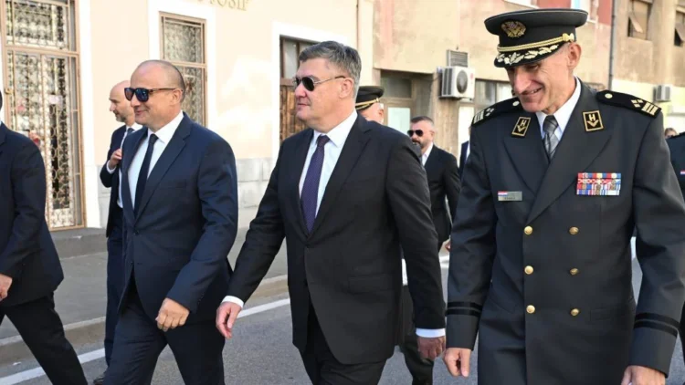 Zoran Milanović dodijelio počasne činove za devet umirovljenih časnika HV-a i HVO-a