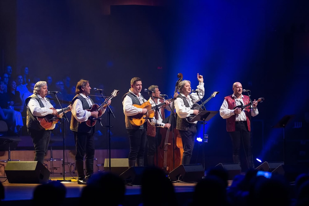 Koncert Najboljih hrvatskih tamburaša večeras u Međugorju zbog najavljene kiše održat će se u dvorani – ulaznice još uvijek dostupne!