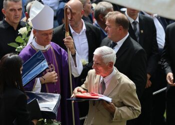 Pokopane žrtve iz jame Jazovke i predane zastave s lijesova zaslužnim ustanovama, udrugama i pojedincima