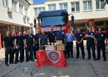 Ministar Balavac osigurao 24 radiostanice mostarskim vatrogascima