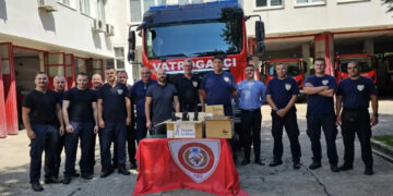Ministar Balavac osigurao 24 radiostanice mostarskim vatrogascima