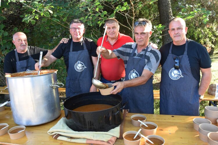 Tradicionalna lovačka večer u Čitluku: 15 lovačkih pušaka kao nagrade na tomboli!