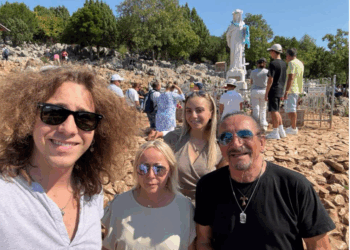 Poznati hrvatski pjevač Željko Bebek posjetio Međugorje