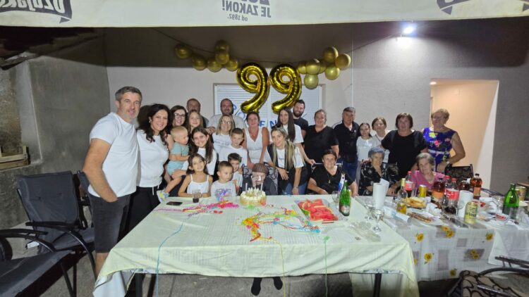 FOTO: Zora Vučić iz Gornje Blatnice proslavila 99. rođendan