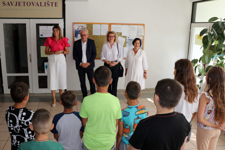 Vlada HNŽ: Dodjela torbi i školskog pribora za učenike iz socijalno ugroženih obitelji