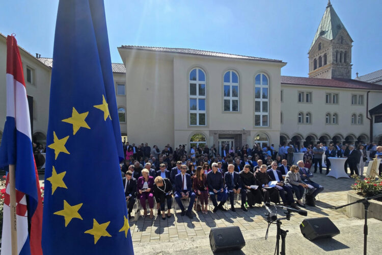 Vlada RH: 9,5 milijuna eura za projekte i programe od interesa za Hrvate u BiH